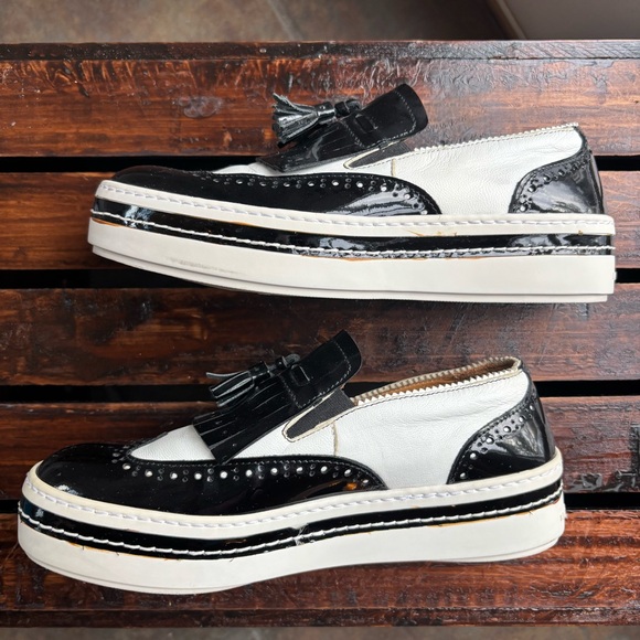 Vintage Luxury Made In Italy Wingtip Black and White Tassel Women’s Loafers 6.5 - Picture 3 of 5
